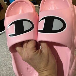 Champion Meloso Squish Slides Size 6/7 Youth like New!